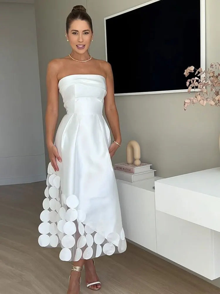 Beautifully Finished Dress in a Timeless Design