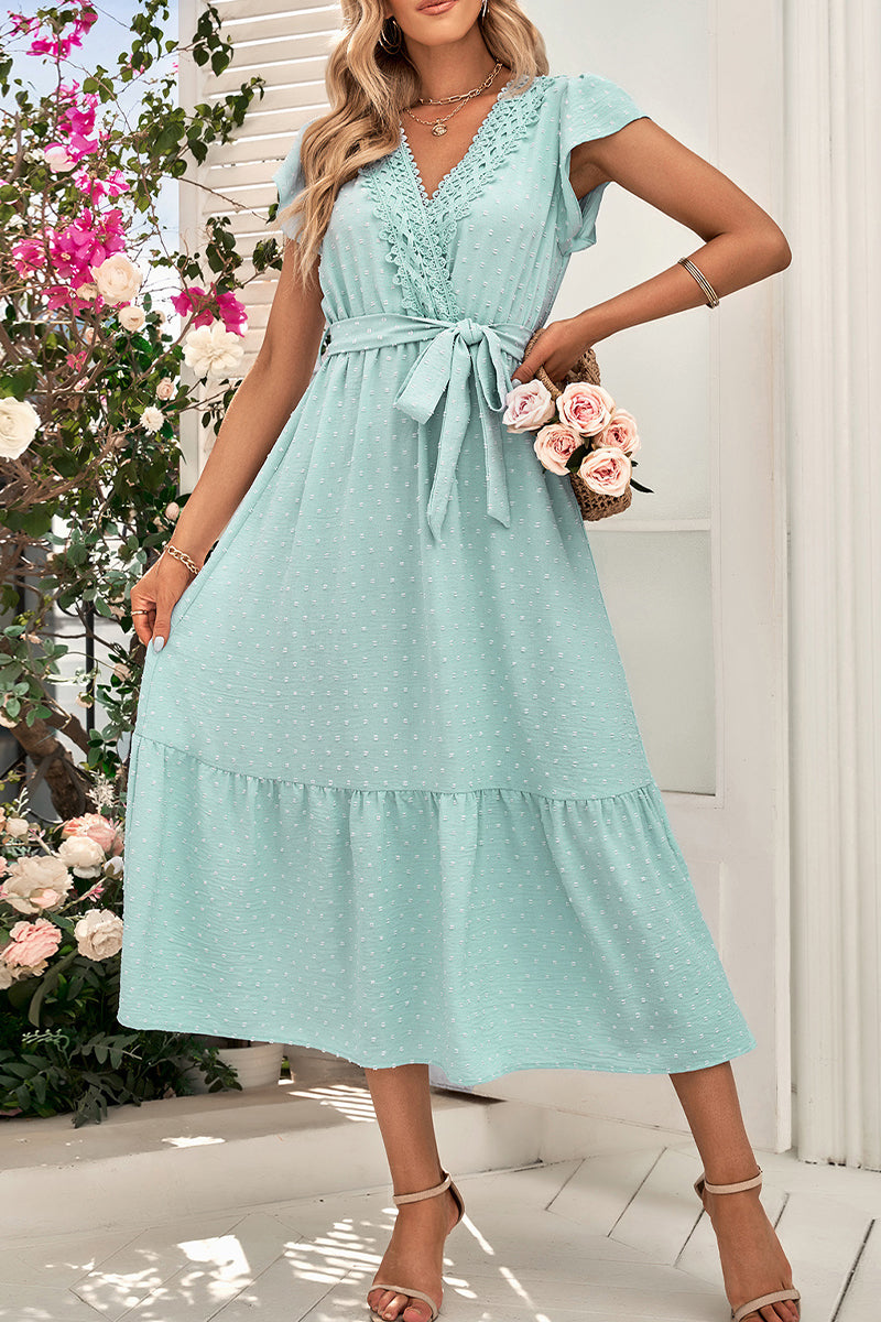 Effortlessly Elegant Dress with a Timeless Design
