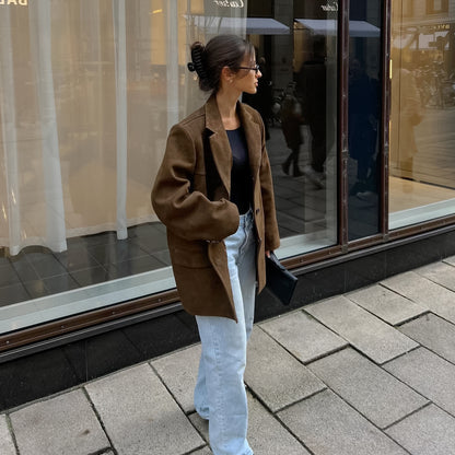Effortlessly Elegant Jacket with a Timeless Design
