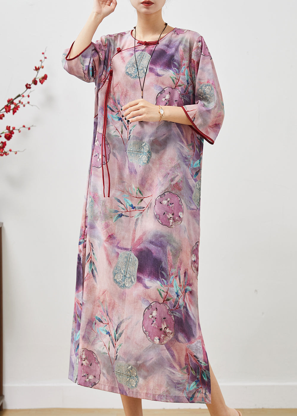 Beautifully Finished Dress in a Timeless Design