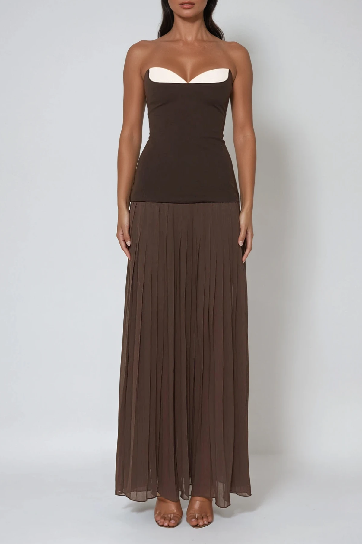 Beautifully Finished Dress in a Timeless Design
