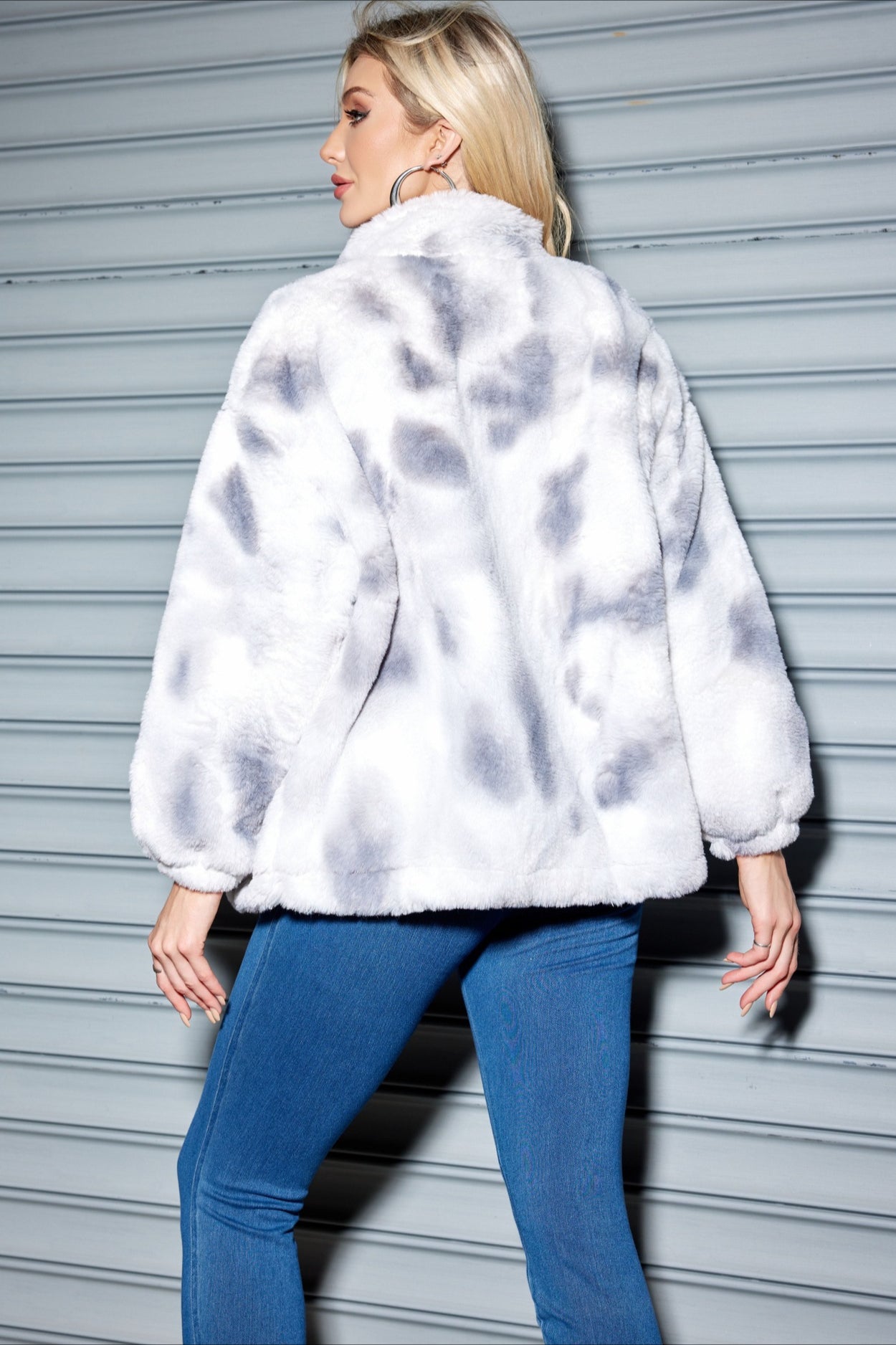 Well Tailored Coat with a Graceful Silhouette