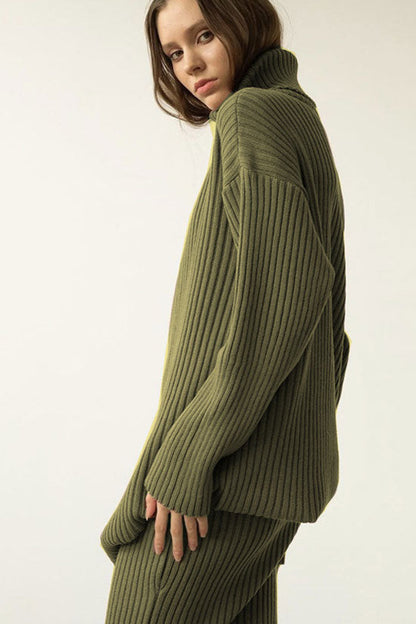 Effortlessly Elegant Sweater with a Timeless Design
