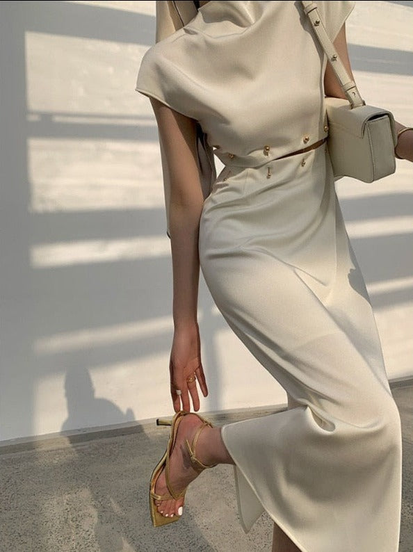 Well Tailored Dress with a Graceful Silhouette