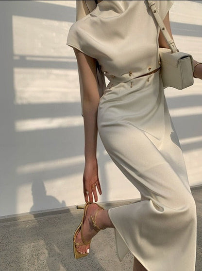 Well Tailored Dress with a Graceful Silhouette