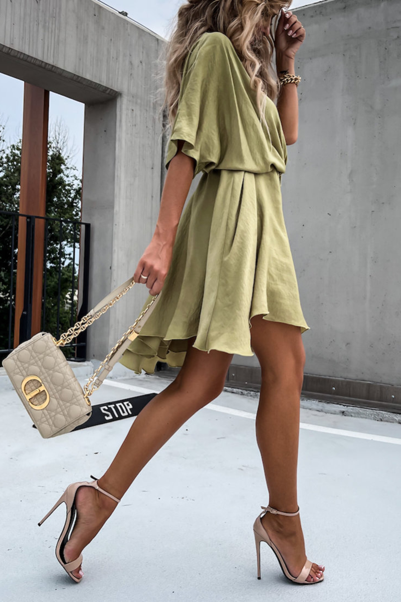 Classic Vintage Dress with a Flattering Fit