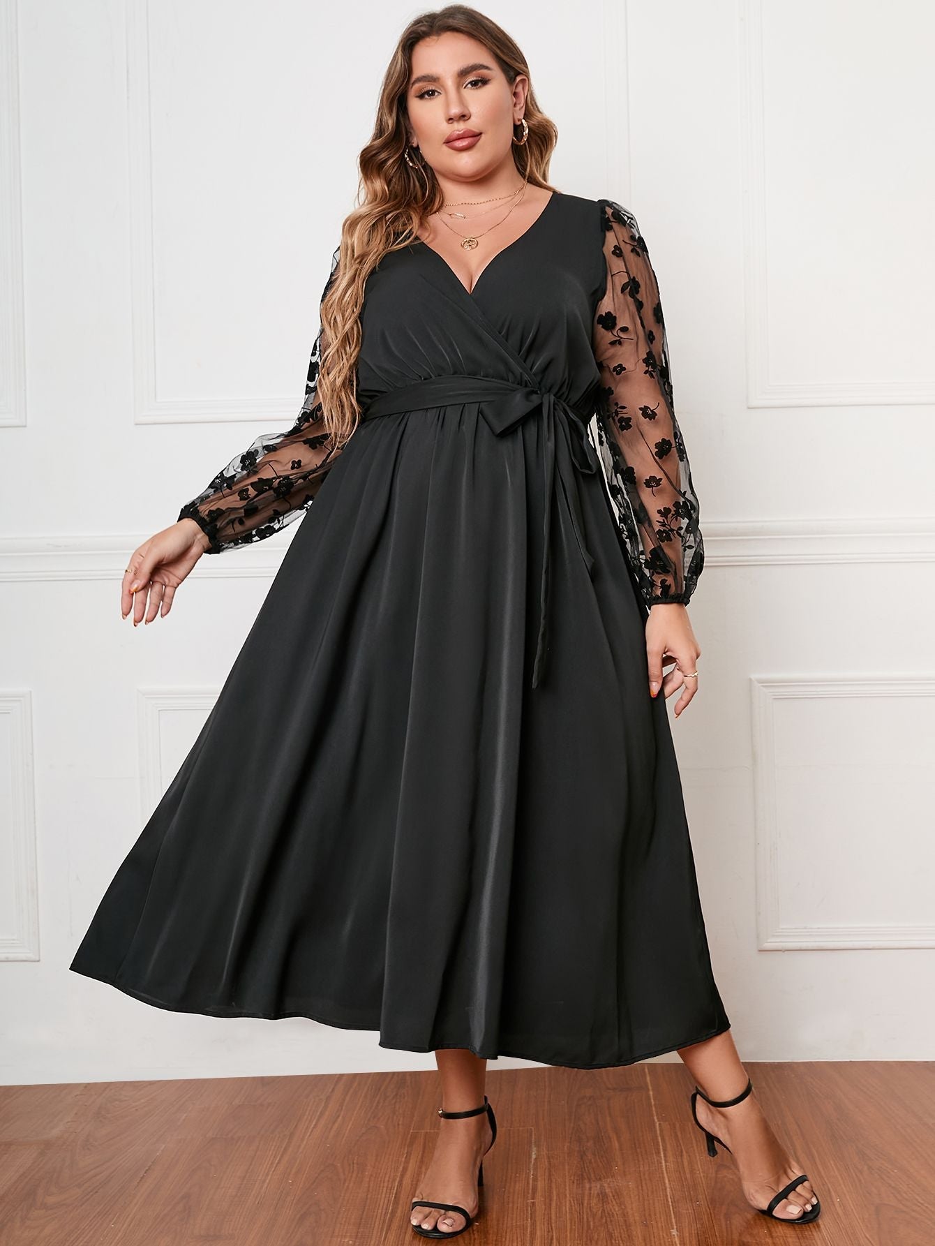 Well Tailored Dress with a Graceful Silhouette