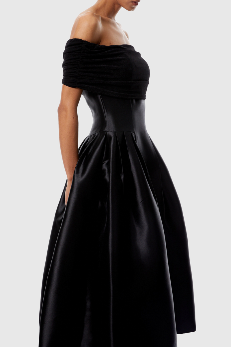 Effortlessly Elegant Dress with a Timeless Design