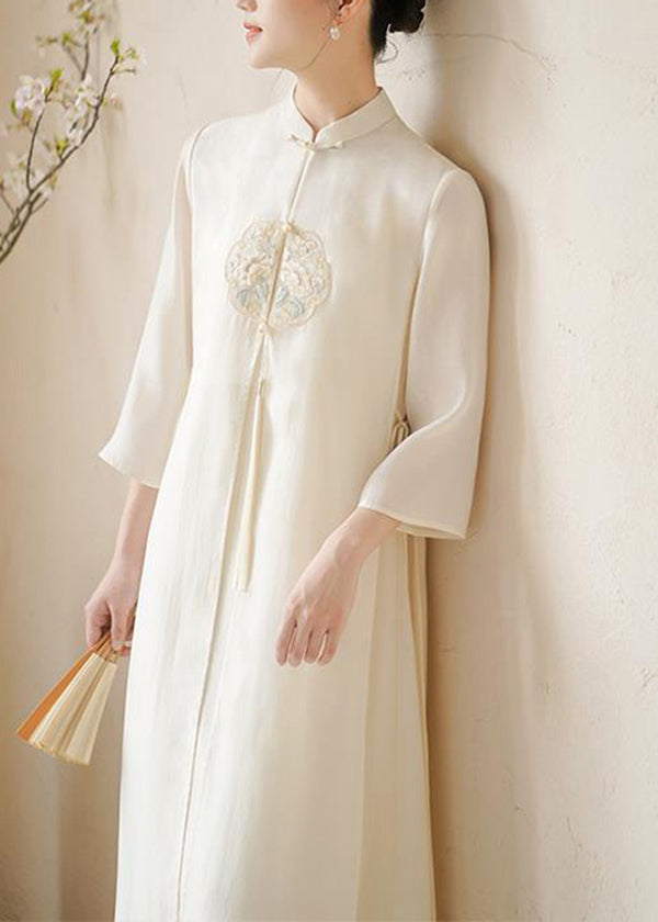 Well Tailored Dress with a Graceful Silhouette
