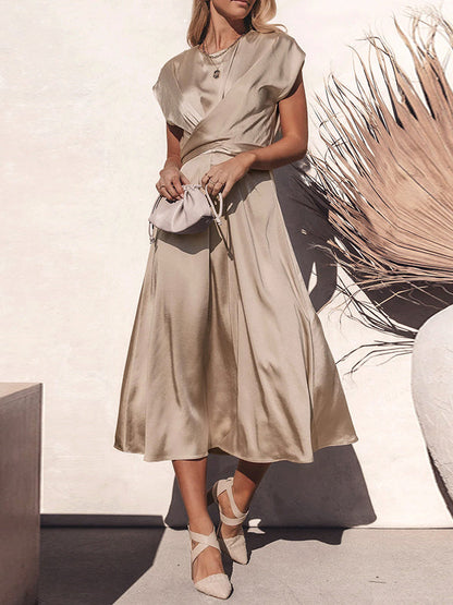 Effortlessly Elegant Dress with a Timeless Design