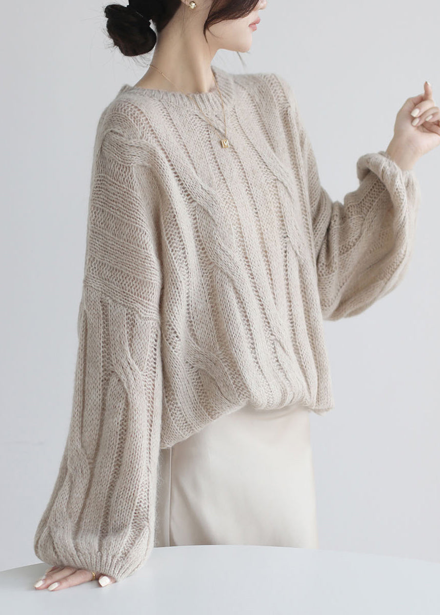 Well Tailored Sweater with a Graceful Silhouette