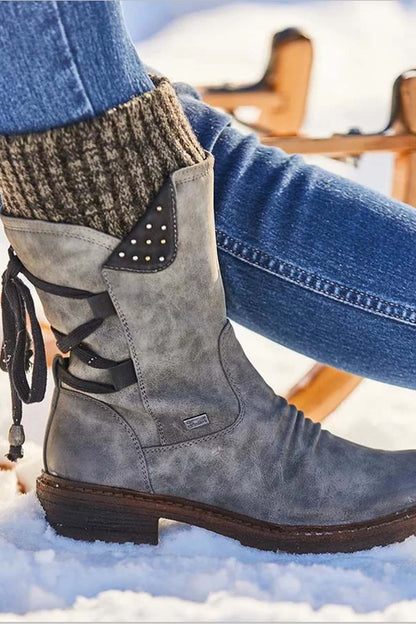 Effortlessly Elegant Boots with a Timeless Design