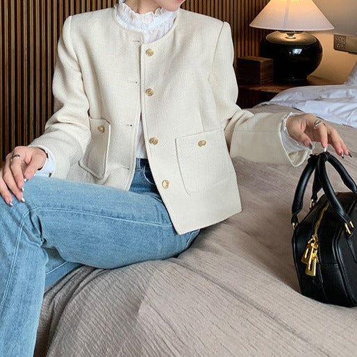 Effortlessly Elegant Jacket with a Timeless Design