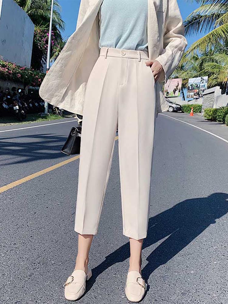 Classic Vintage Pants with a Flattering Fit