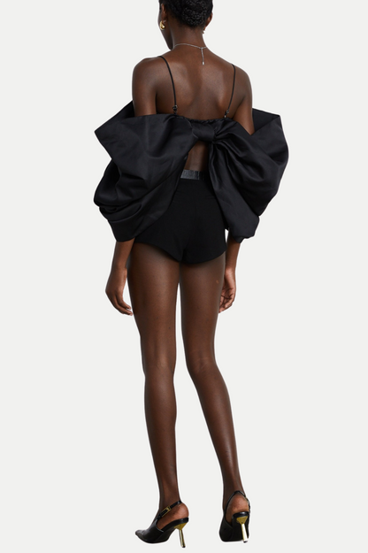 Well Tailored Top with a Graceful Silhouette