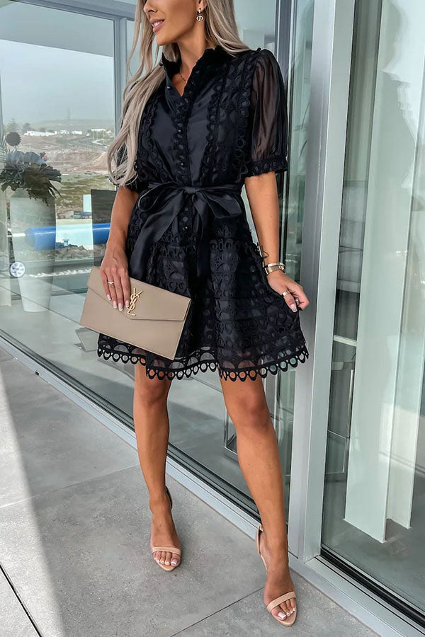 Effortlessly Elegant Dress with a Timeless Design