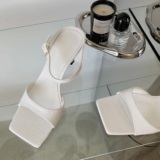 Beautifully Finished Heels in a Timeless Design