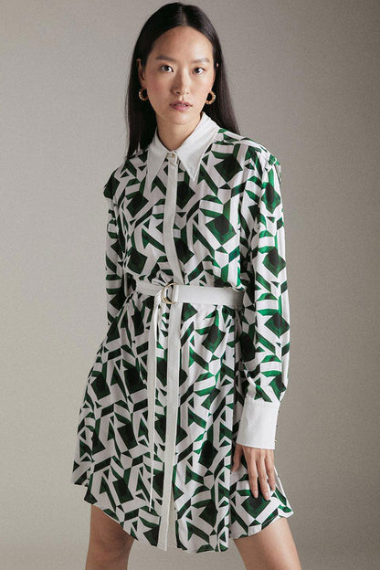 Well Tailored Dress with a Graceful Silhouette