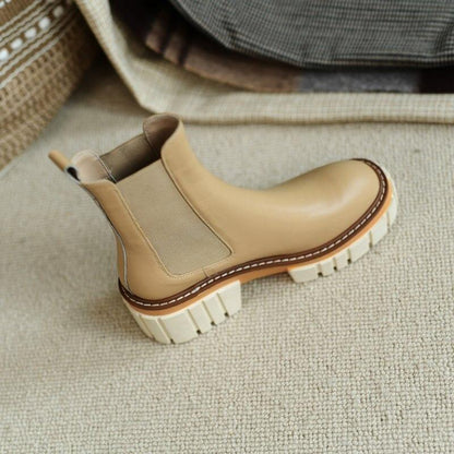 Effortlessly Elegant Boots with a Timeless Design