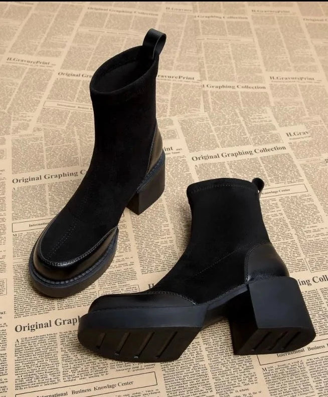 Effortlessly Elegant Boots with a Timeless Design