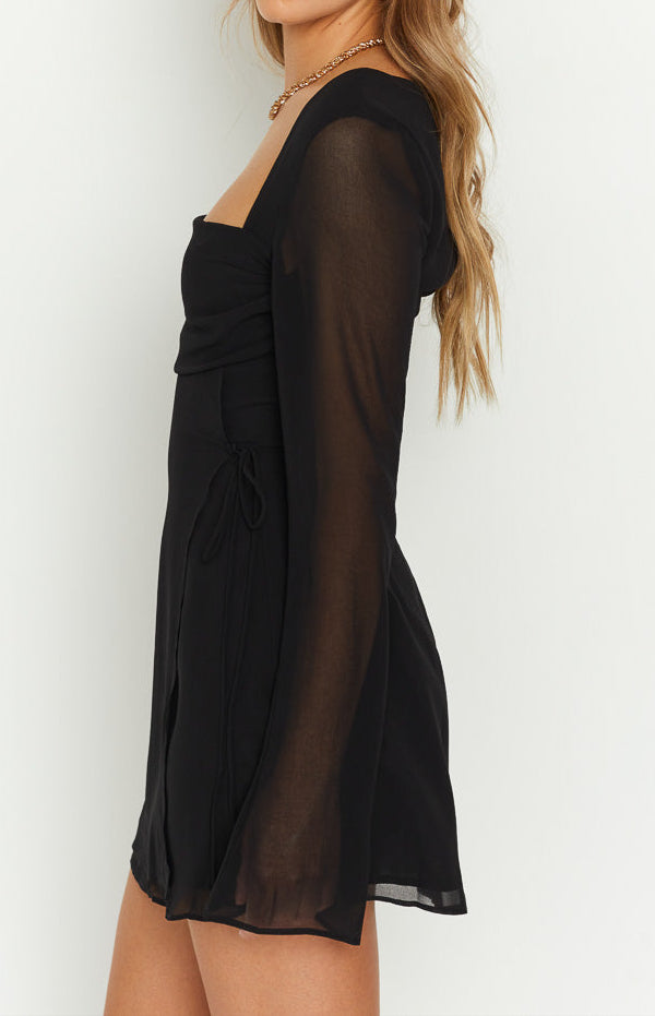 Effortlessly Elegant Dress with a Timeless Design