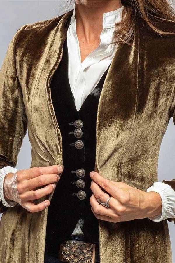 Gracefully Styled Coat for Any Occasion