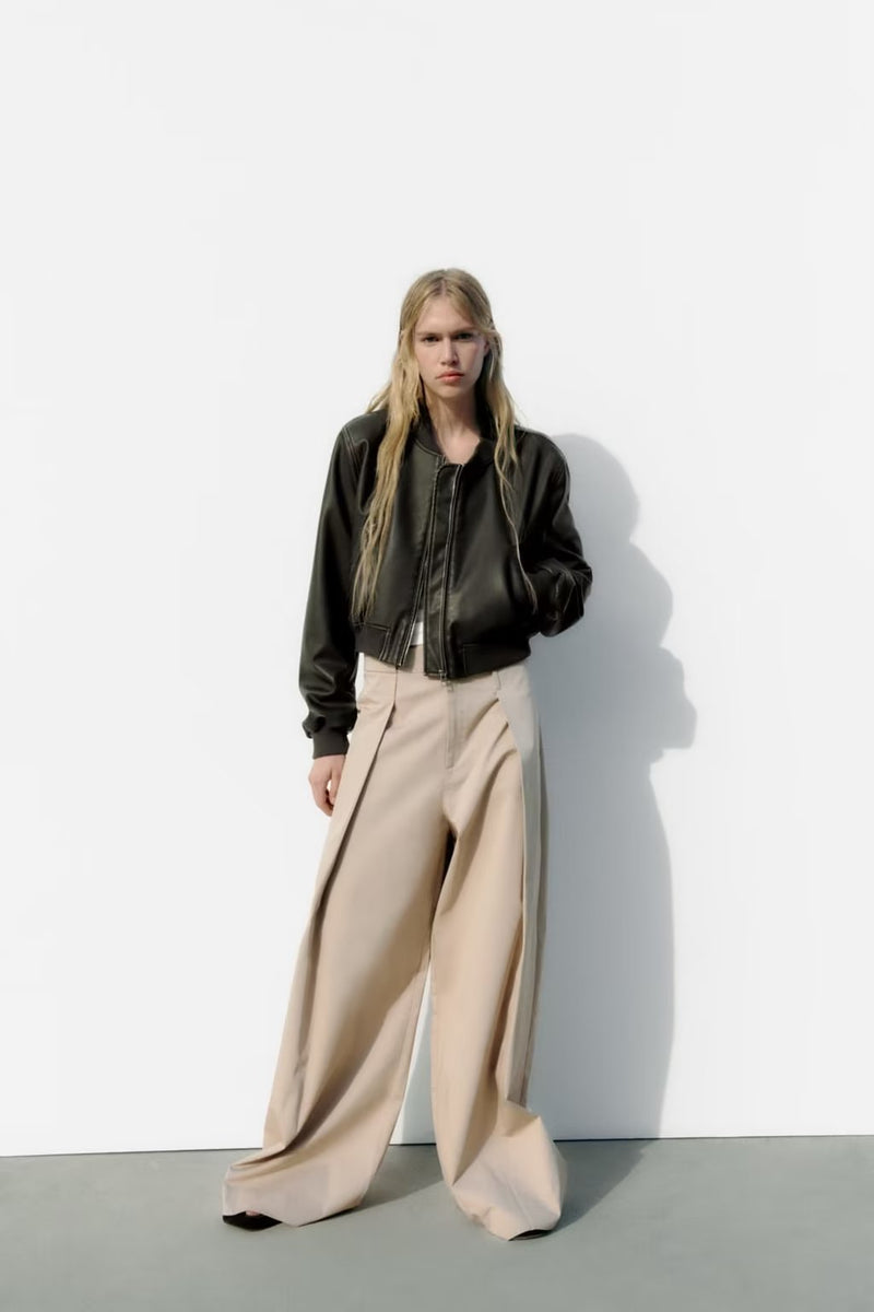 Effortlessly Elegant Jacket with a Timeless Design
