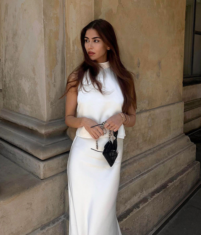 Effortlessly Elegant Garment with a Timeless Design