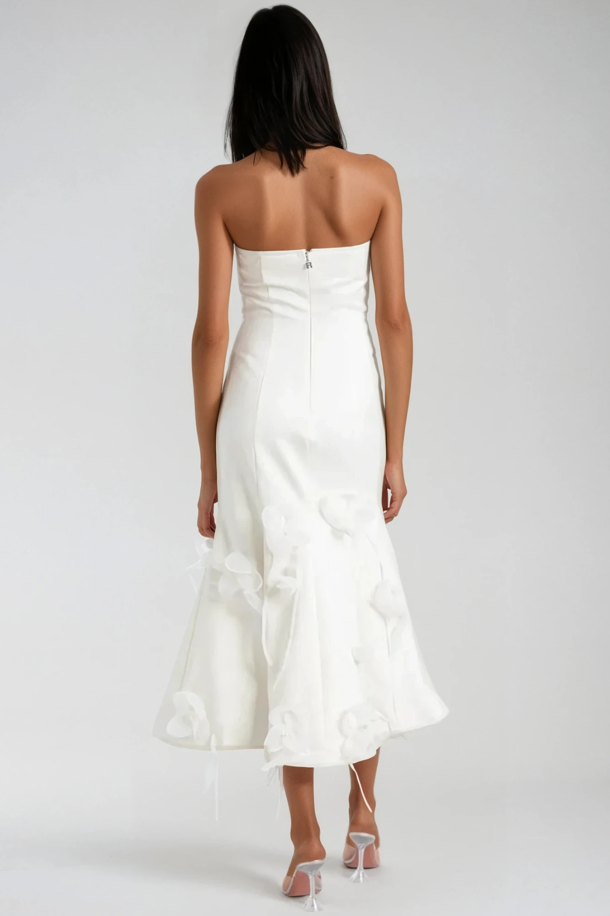Beautifully Finished Dress in a Timeless Design