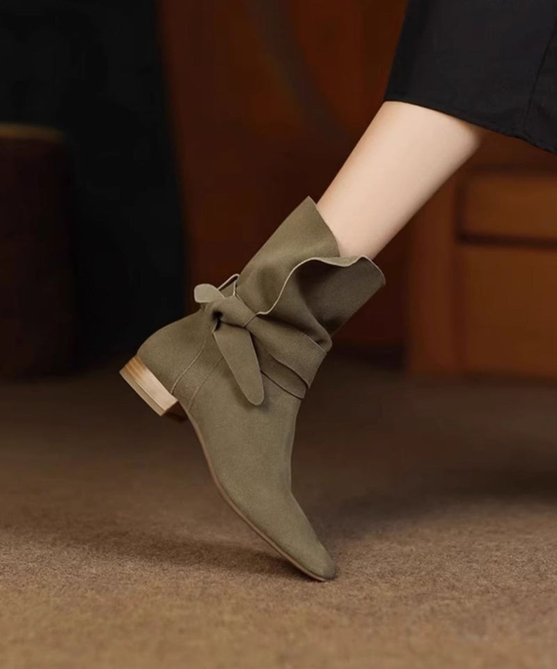 Well Tailored Boots with a Graceful Silhouette