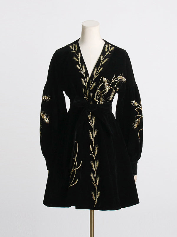 Classic Vintage Dress with a Flattering Fit