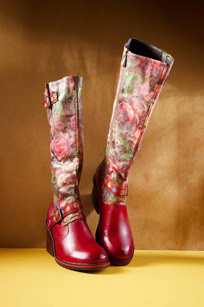Effortlessly Elegant Boots with a Timeless Design