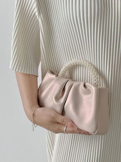 Well Tailored Bag with a Graceful Silhouette