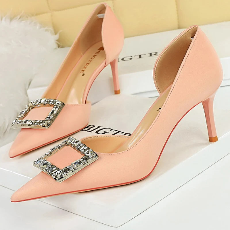 Polished Heels with an Effortless Classic Look