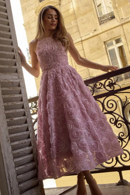 Gracefully Styled Dress for Any Occasion