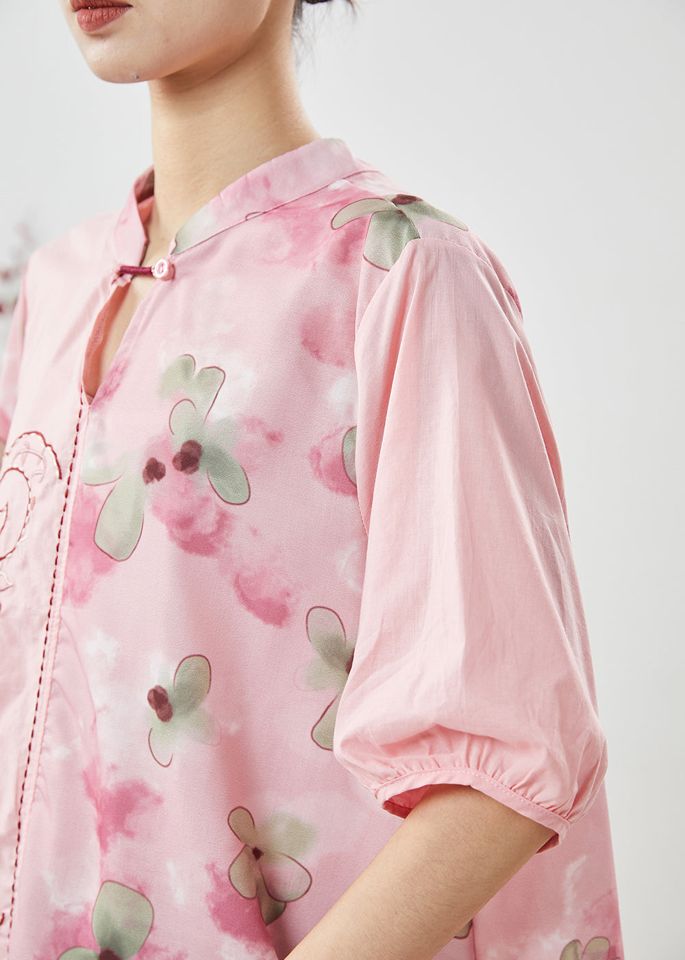 Effortlessly Elegant Blouse with a Timeless Design