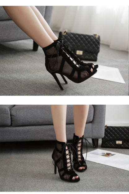 Effortlessly Elegant Heels with a Timeless Design