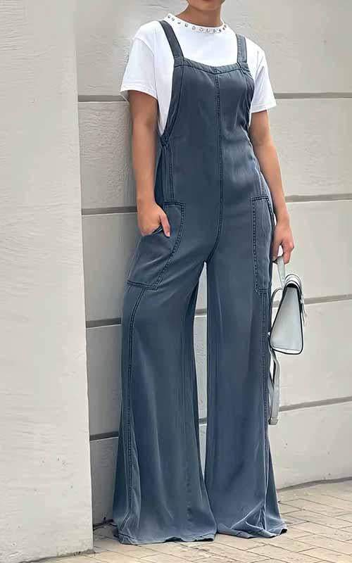 Effortlessly Elegant Garment with a Timeless Design