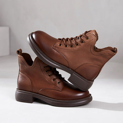 Effortlessly Elegant Boots with a Timeless Design