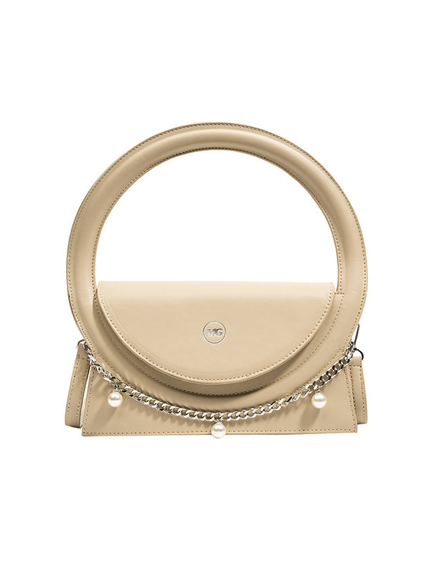 Well Tailored Bag with a Graceful Silhouette