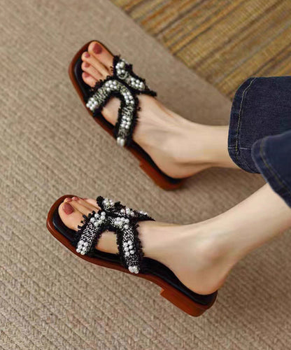 Effortlessly Elegant Sandals with a Timeless Design