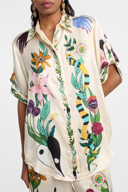 Sophisticated Blouse with a Clean Classic Look