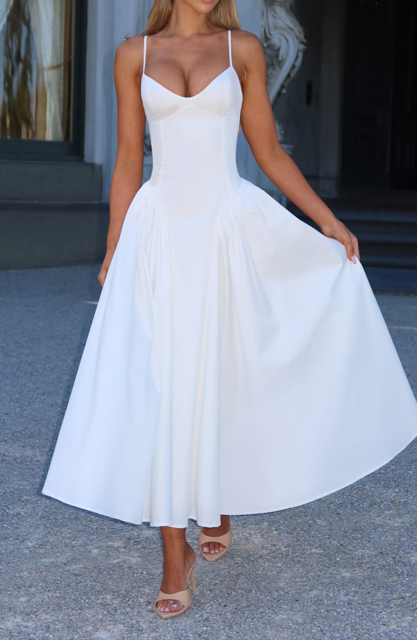 Classic Vintage Dress with a Flattering Fit