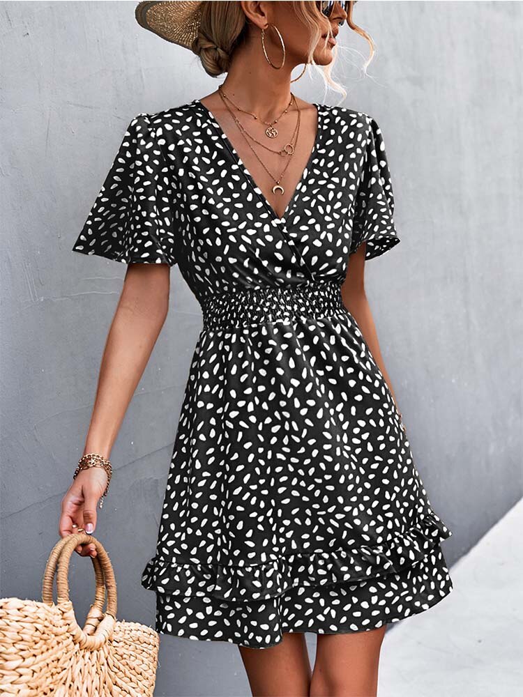 Effortlessly Elegant Dress with a Timeless Design