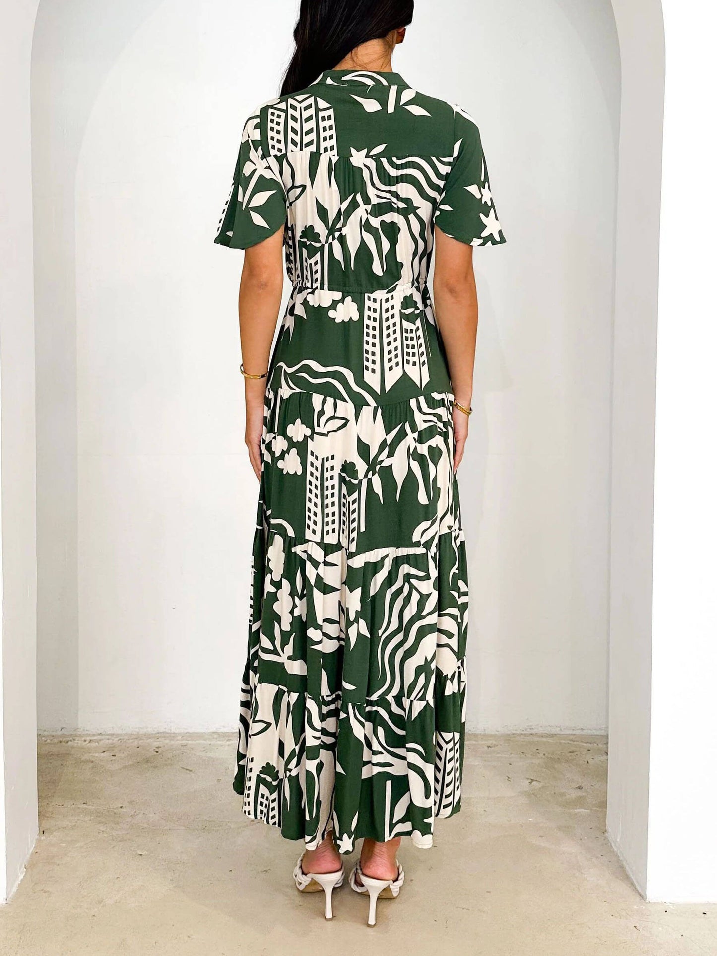 Gracefully Styled Dress for Any Occasion