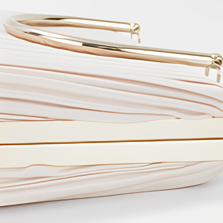 Effortlessly Elegant Bag with a Timeless Design