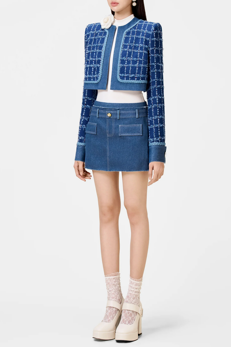 Gracefully Styled Jacket for Any Occasion