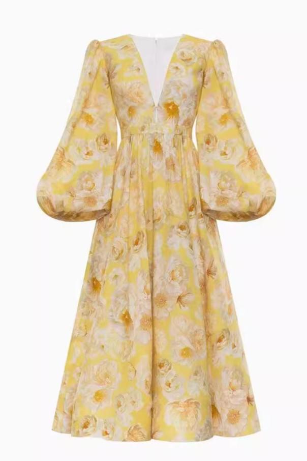 Classic Vintage Dress with a Flattering Fit