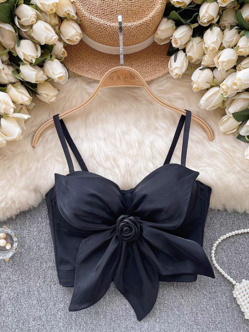 Well Tailored Top with a Graceful Silhouette