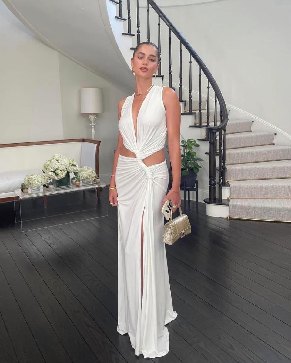 Gracefully Styled Dress for Any Occasion
